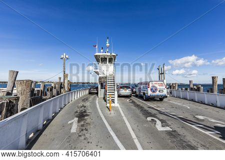 Sterling, Usa - October 27, 2015: Crossing The Canal At Peconic River With The South Ferry At Sterli