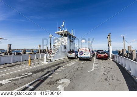 Sterling, Usa - October 27, 2015: Crossing The Canal At Peconic River With The South Ferry At Sterli