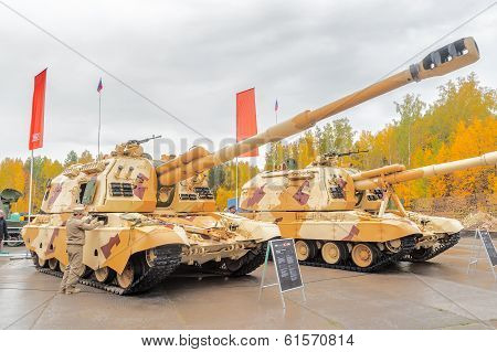The 152 mm howitzer 2S19M2 