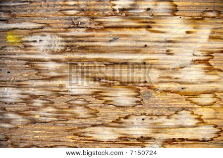 Dirty gekleurd door een verf het geciseleerde samen hek