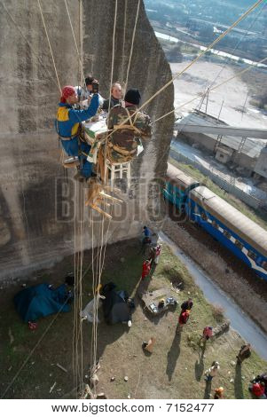 Sewastopol, Ukraine 22. Februar: Tee trinken auf zwanzig Meter Höhe. Retter Schulung februa
