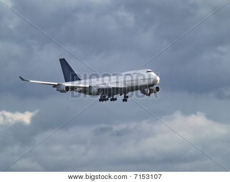 Aeronaves entre las nubes