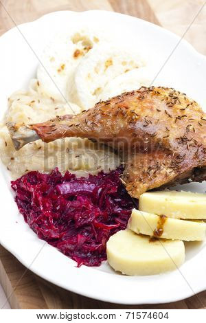 baked duck meat with dumlings and cabbage