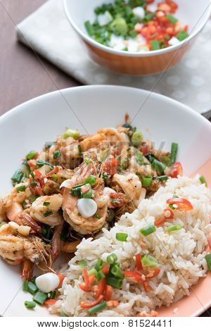 Prawns Fried With Chilies And Green Onions