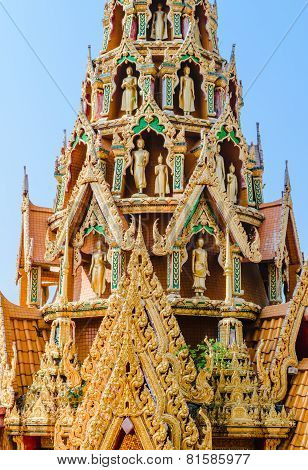 Delicate Thai Art Rooftop Of Temple  With Several Buddha Staues