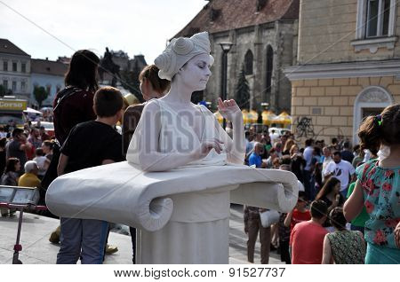 Living Statue, Street Performer