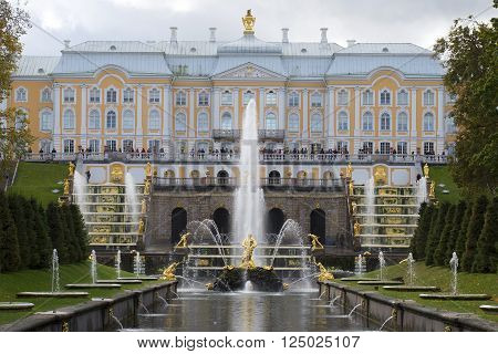 ST. PETERSBURG, RUSSIA - OCTOBER 05, 2015: Grand Palace and fountain 