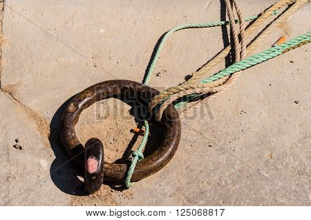 details of a mooring with hemp ropes.