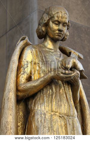Golden statue of Trocadero in the city of Paris