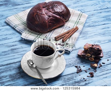 Bun Poured Chocolate Icing