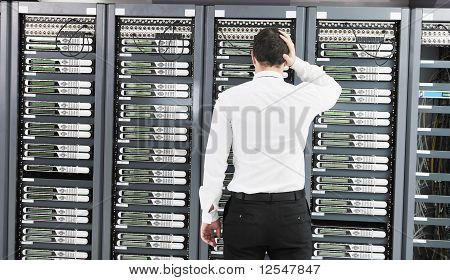 システムが失敗する状況でネットワーク サーバー ルーム