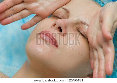 ใบหน้าของผู้หญิงและการกู้คืน