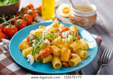 Rigatoni Pasta With Mozzarella And Tomato