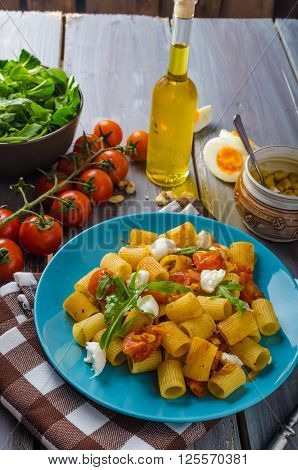 Rigatoni Pasta With Mozzarella And Tomato