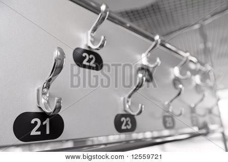 Rack mit einem Mantel