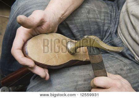 Skomager reparation af sko