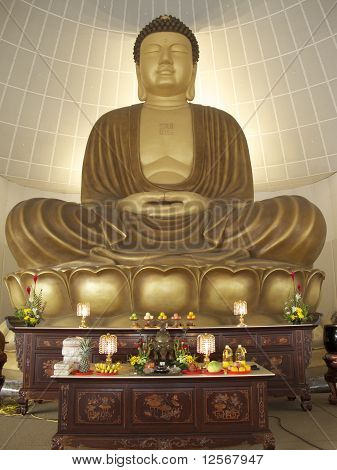 Största inomhus Buddha staty i Asien