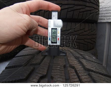 tire for car measurement of the tread wear