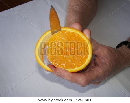 Šéfkuchař loupání pomeranče