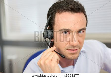 Porträt von einem Teleagenten