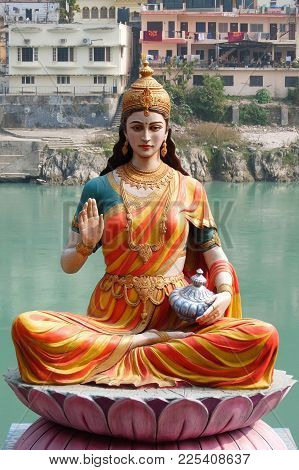 Rishikesh, India - November, 3rd, 2017. Statue Of Sitting Goddess Parvati On The Riverbank Of Ganga 