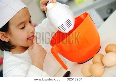 男の子の子供を料理します。