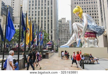 New York, Usa; June 23, 2017; Rockfeller Center Visited By Tourists During The Summer