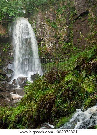 Beautiful South Wales Melincourt Falls Waterfall Rocks Wet