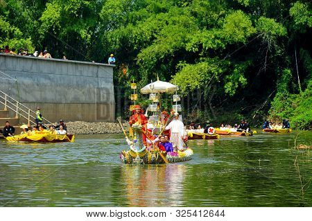 Phetchabun, Thailand - 28  September 2019 : Um Phra Dam Nam Ceremony Festival, The Boat Parade To Th
