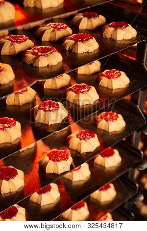 Cookie Making Factory Bakery Fresh Cook Biscuit