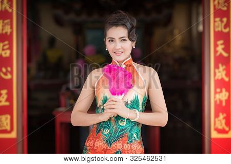Women Model From Thailand In China Dress