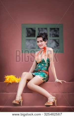 Women Model From Thailand In China Dress