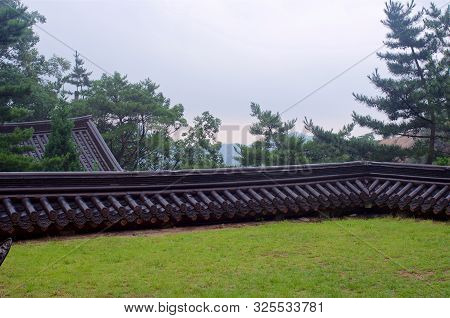 Rooftop In Temple On Mountain In Seoul