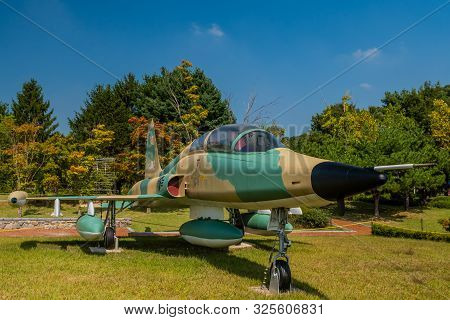 F-5B Freedom Fighter