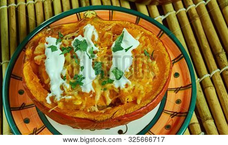Creamy Buffalo Chicken Spaghetti Squash