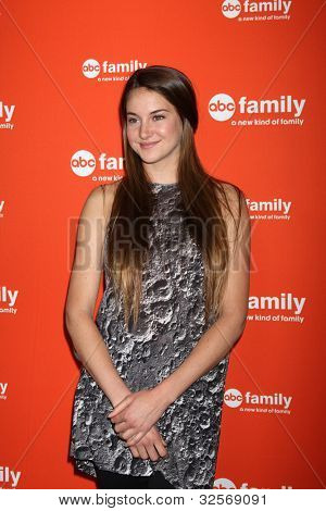 LOS ANGELES - 1. května: Shailene Woodley dorazí na ABC rodina West Coast Upfronts The Sayers c