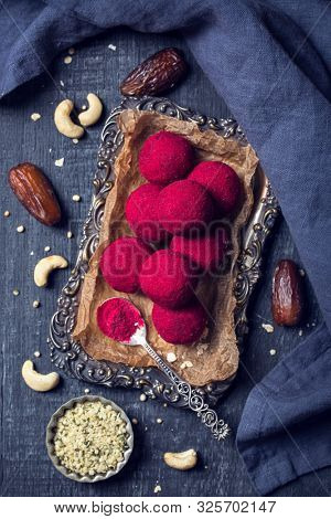 Energy balls with medjool dates, nuts and raspberry powder