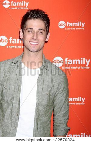 LOS ANGELES - 1. května: Jean-Luc Bilodeau dorazí na ABC rodina West Coast Upfronts v The Sayers 