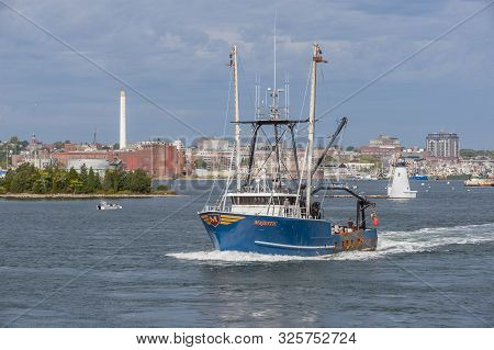 New Bedford, Massachusetts, Usa - October 2, 2019: Scalloper Majestic Passing Palmer Island Light St