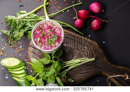 Russia St. Petersburg Greenbox 01102019 Beetroot Soup With Beets, Fresh Cucumbers, Greens, In Cardbo