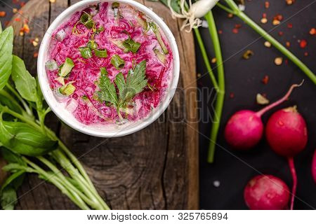 Russia St. Petersburg Greenbox 01102019 Beetroot Soup With Beets, Fresh Cucumbers, Greens, In Cardbo