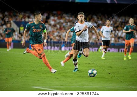 VALENCIA, SPAIN - OCTUBER 2: Tadic with ball during UEFA Champions League match between Valencia CF and AFC Ajax at Mestalla Stadium on Octuber 2, 2019 in Valencia, Spain