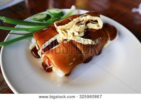 Rice Roll, Fresh Roll Or Vegetable Roll With Egg Topping