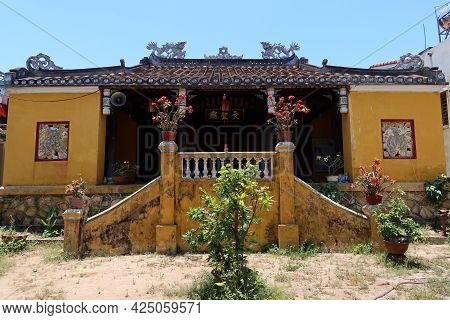 Hoi An, Vietnam, May 23, 2021: Access Stairs And Main Facade Of The Van Thanh Mieu Cam Pho Temple In