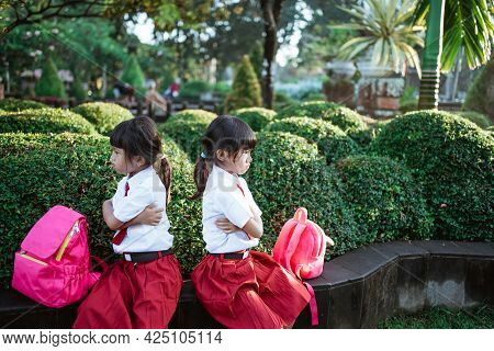 Primary School Student Fight Hating Each Other.