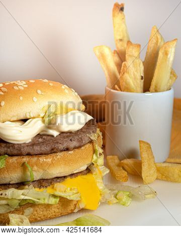 Hamburger. Image captured on 05/31/2021 at my home, in Recreio dos Bandeirantes, Rio de Janeiro, Bra