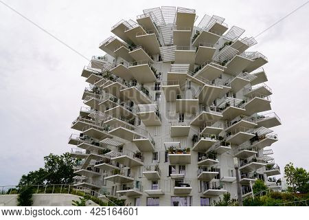 Montpellier , Ocitanie France  - 06 25 2021 : Montpellier L'arbre Blanc The White Tree Building In A