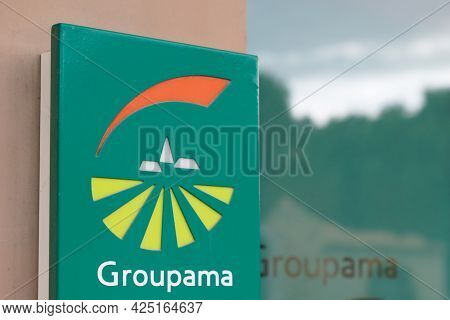 Sète , Ocitanie France  - 06 25 2021 : Groupama Logo Green And Text Sign Of Office Building Of Frenc