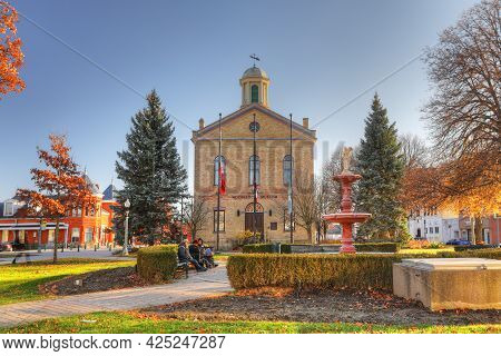 Woodstock, Ontario/canada- November 12: The Old City Hall On [november 12, 2020] In [woodstock]