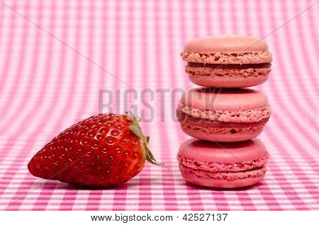 สตรอเบอร์รี่และความหวานอย่างไร Macaron สีแดง